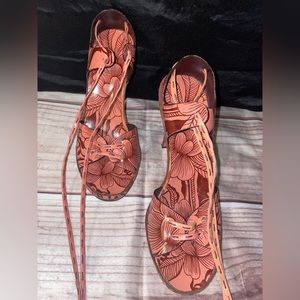 Authentic Gucci runway lace up heels sz 8